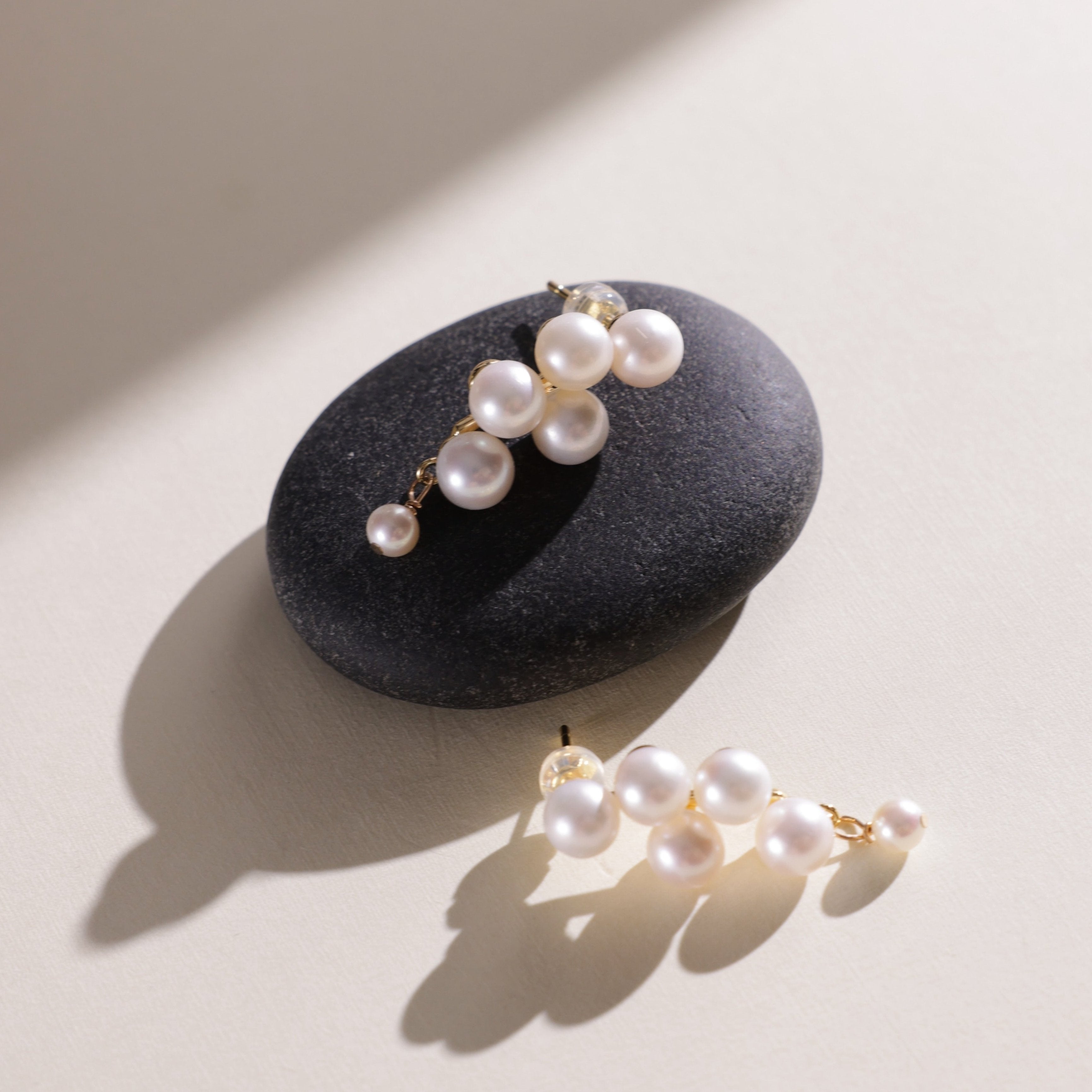 Bridal Edition - Romantic Balloon-Inspired Pearl Earrings | Gift for Her 

These elegant pearl earrings were designed as a personal piece for my own wedding, with the pearls arranged to resemble a bundle of balloons—symbolizing love, hope, and celebration. Now, I’m excited to share this special design with you, hoping it spreads the same joy and romance that it did for me on my special day.
- Round and Smooth Freshwater pearls