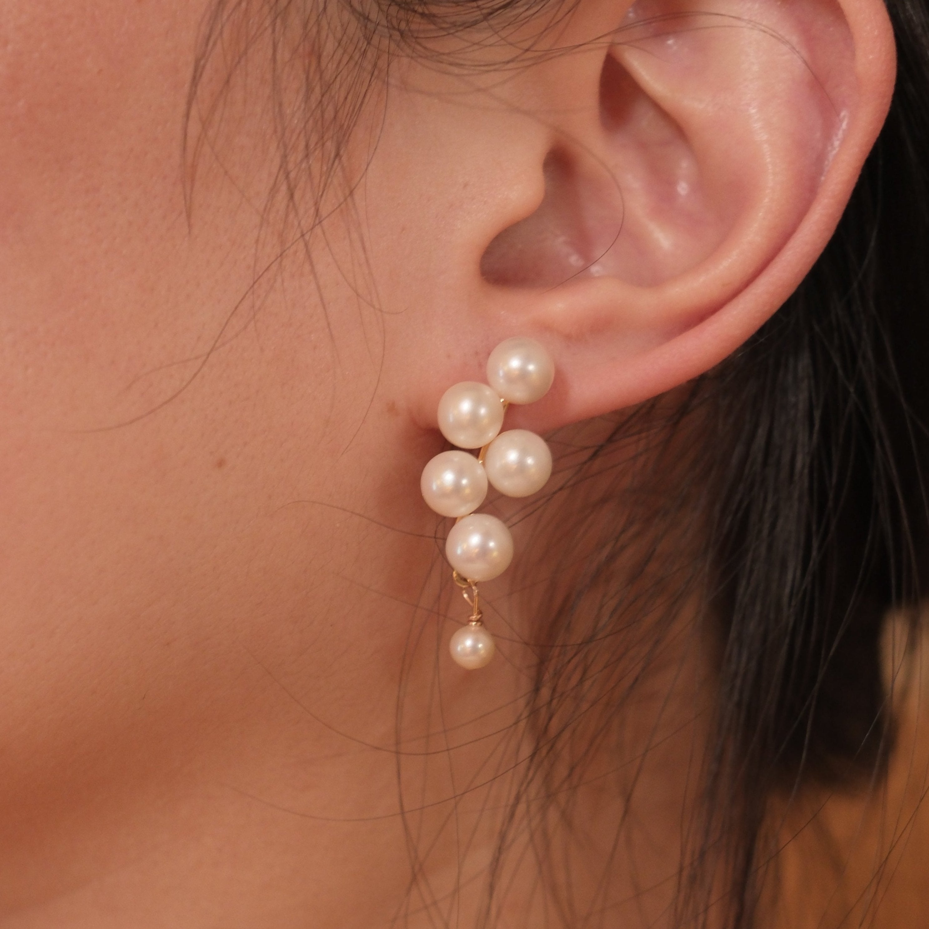 Bridal Edition - Romantic Balloon-Inspired Pearl Earrings | Gift for Her 

These elegant pearl earrings were designed as a personal piece for my own wedding, with the pearls arranged to resemble a bundle of balloons—symbolizing love, hope, and celebration. Now, I’m excited to share this special design with you, hoping it spreads the same joy and romance that it did for me on my special day.
- Round and Smooth Freshwater pearls