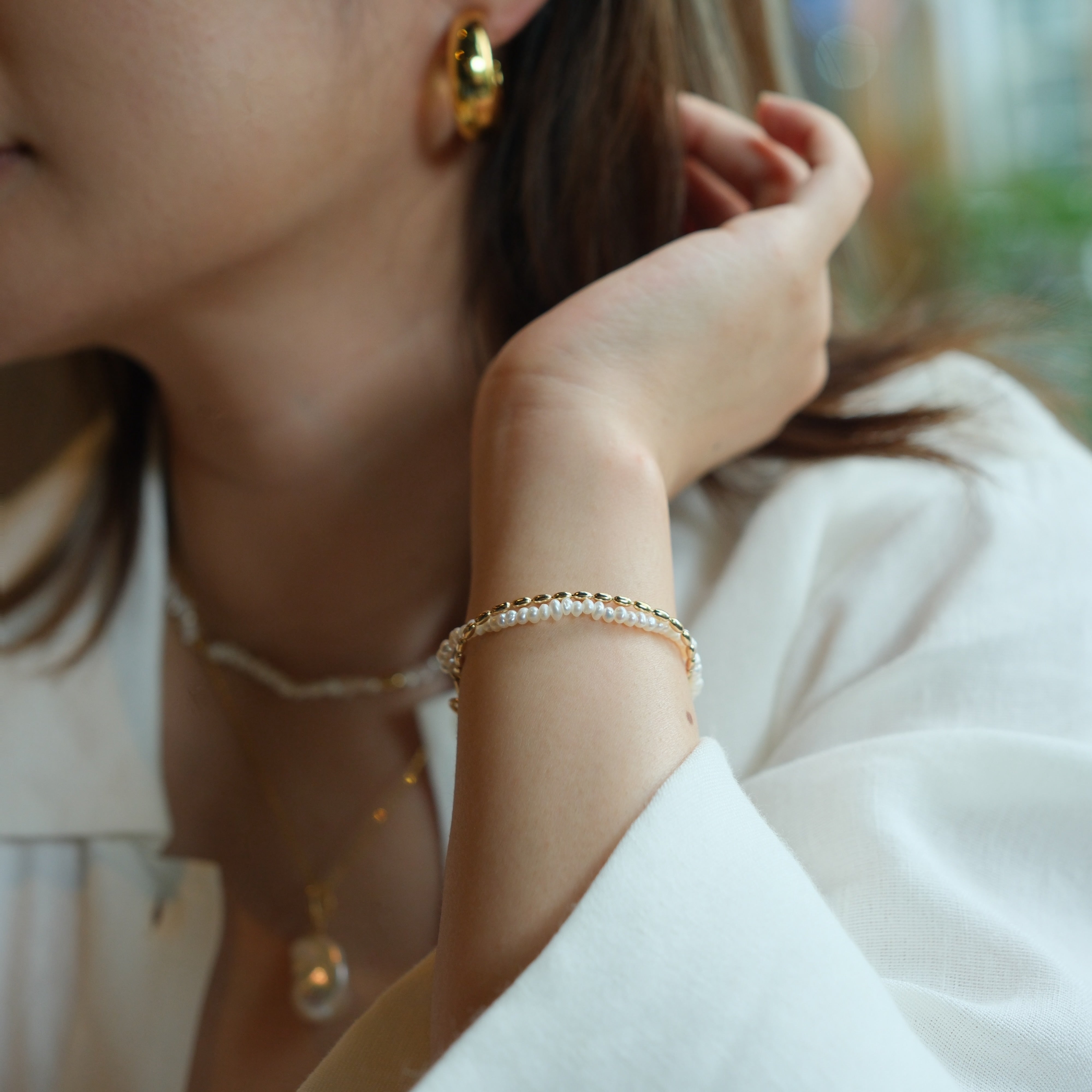 Gold and pearls are a timeless combination that never fails to impress. This delicate pearl bracelet, paired with a matching necklace, makes the perfect accessory duo to elevate any outfit. I’ve included styling references in the listing photos to give you inspiration on how to wear it.
- Pearl Size: 
- Bracelet Length:
- Extension Chain: 
Styling Tips:
Pair this bracelet with its matching pearl necklace for a cohesive, elegant look. It’s perfect for layering with other gold or pearl pieces to add a touch o