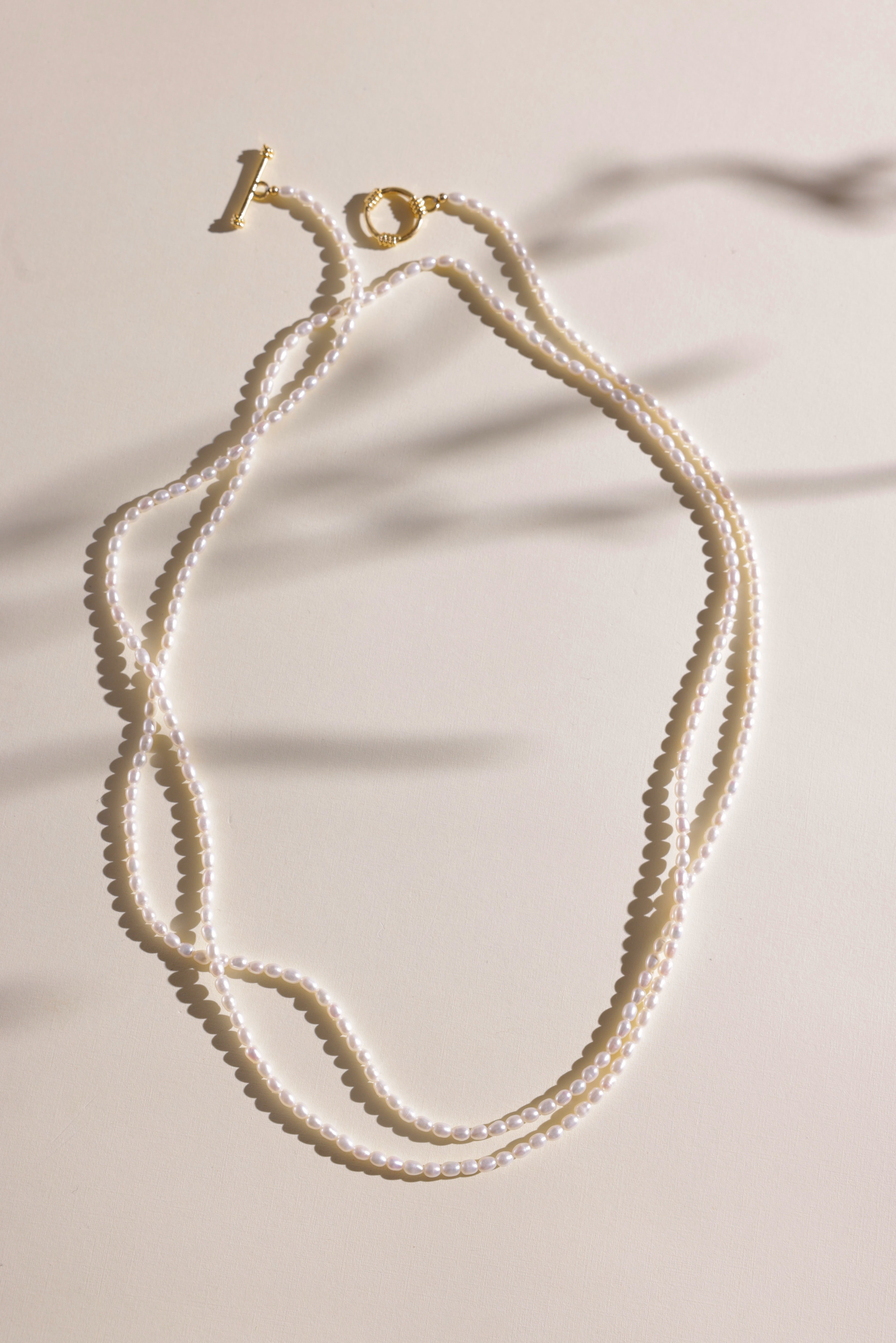 Freshwater Pearl Long Layering Necklace | Effortless Elegance for Every Season | Fall Outfit | Christmas Gift
Whether you're wearing a cozy fall sweater or a simple t-shirt or blouse, this long pearl necklace brings life and a touch of chic style to any outfit. The lustrous pearls catch the light beautifully, adding an effortless sophistication. Sometimes, the simplest pearl pieces create the most timeless and fashionable looks.