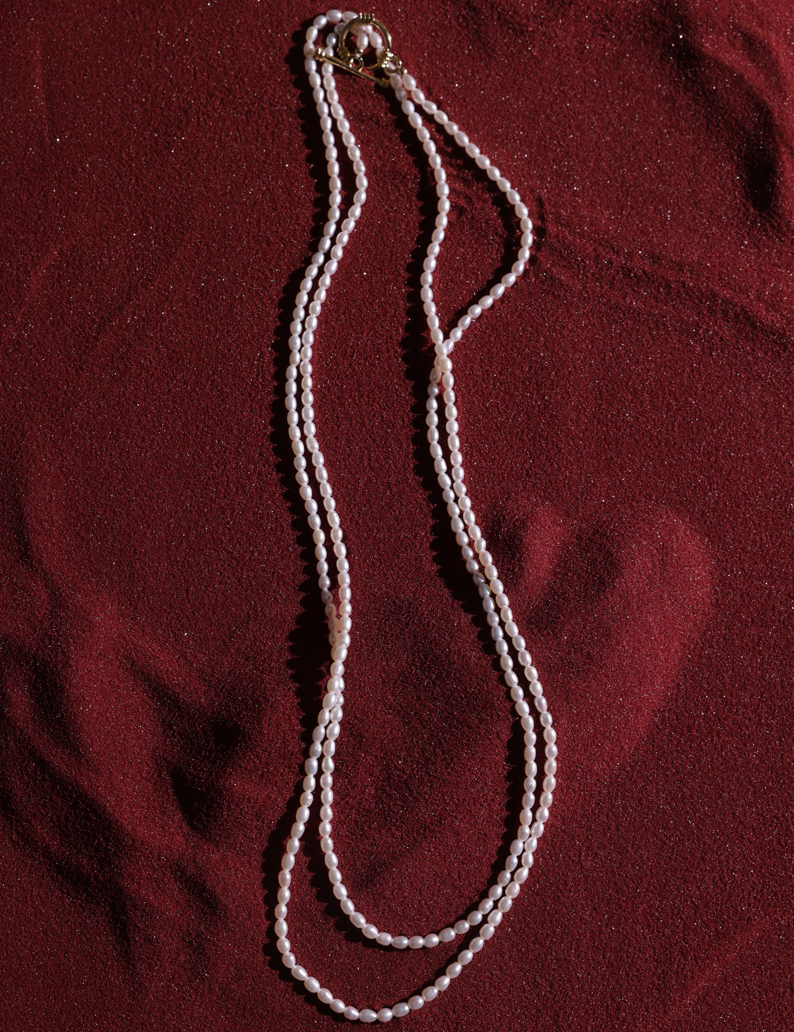 Freshwater Pearl Long Layering Necklace | Effortless Elegance for Every Season | Fall Outfit | Christmas Gift
Whether you're wearing a cozy fall sweater or a simple t-shirt or blouse, this long pearl necklace brings life and a touch of chic style to any outfit. The lustrous pearls catch the light beautifully, adding an effortless sophistication. Sometimes, the simplest pearl pieces create the most timeless and fashionable looks.