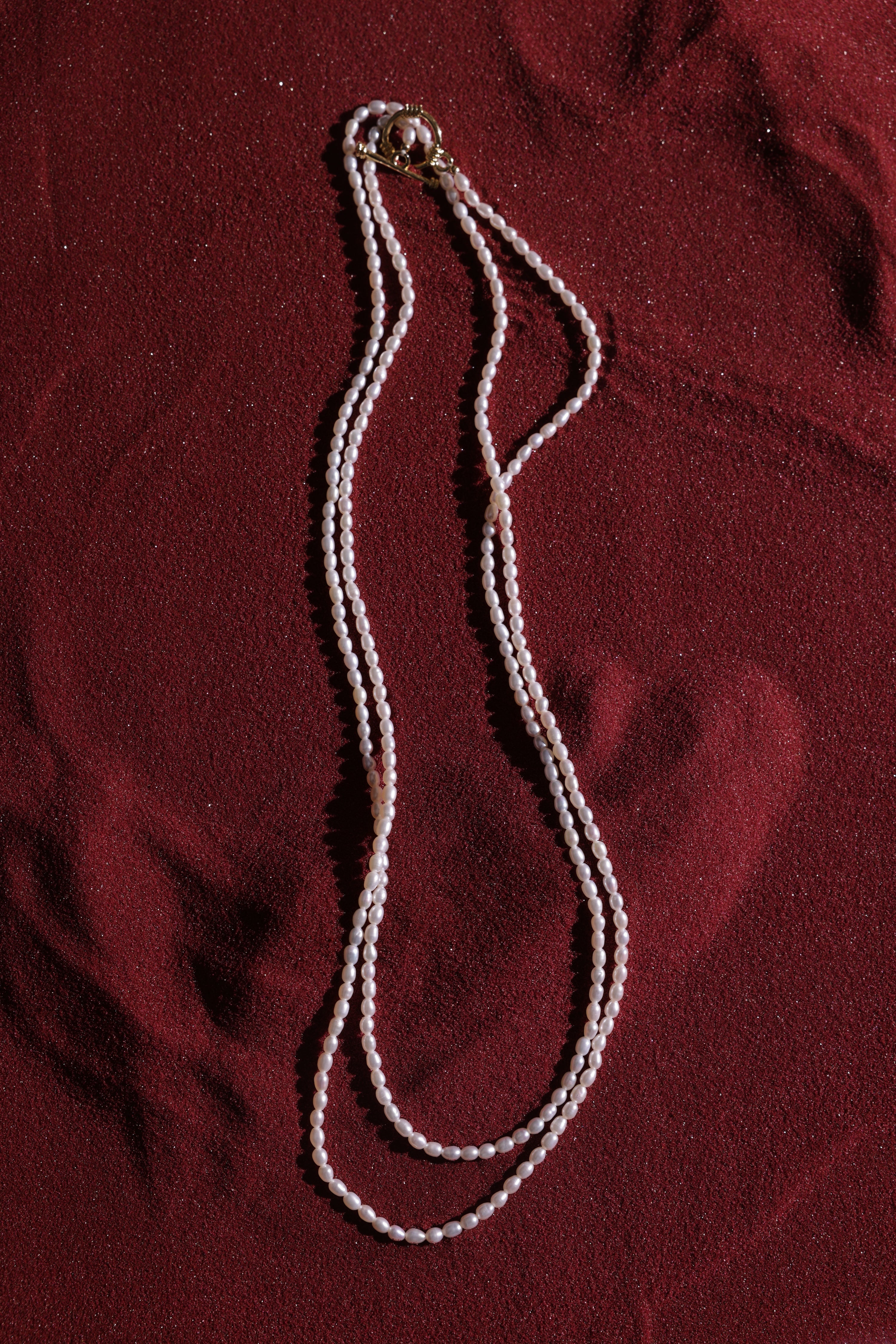 Freshwater Pearl Long Layering Necklace | Effortless Elegance for Every Season | Fall Outfit | Christmas Gift
Whether you're wearing a cozy fall sweater or a simple t-shirt or blouse, this long pearl necklace brings life and a touch of chic style to any outfit. The lustrous pearls catch the light beautifully, adding an effortless sophistication. Sometimes, the simplest pearl pieces create the most timeless and fashionable looks.