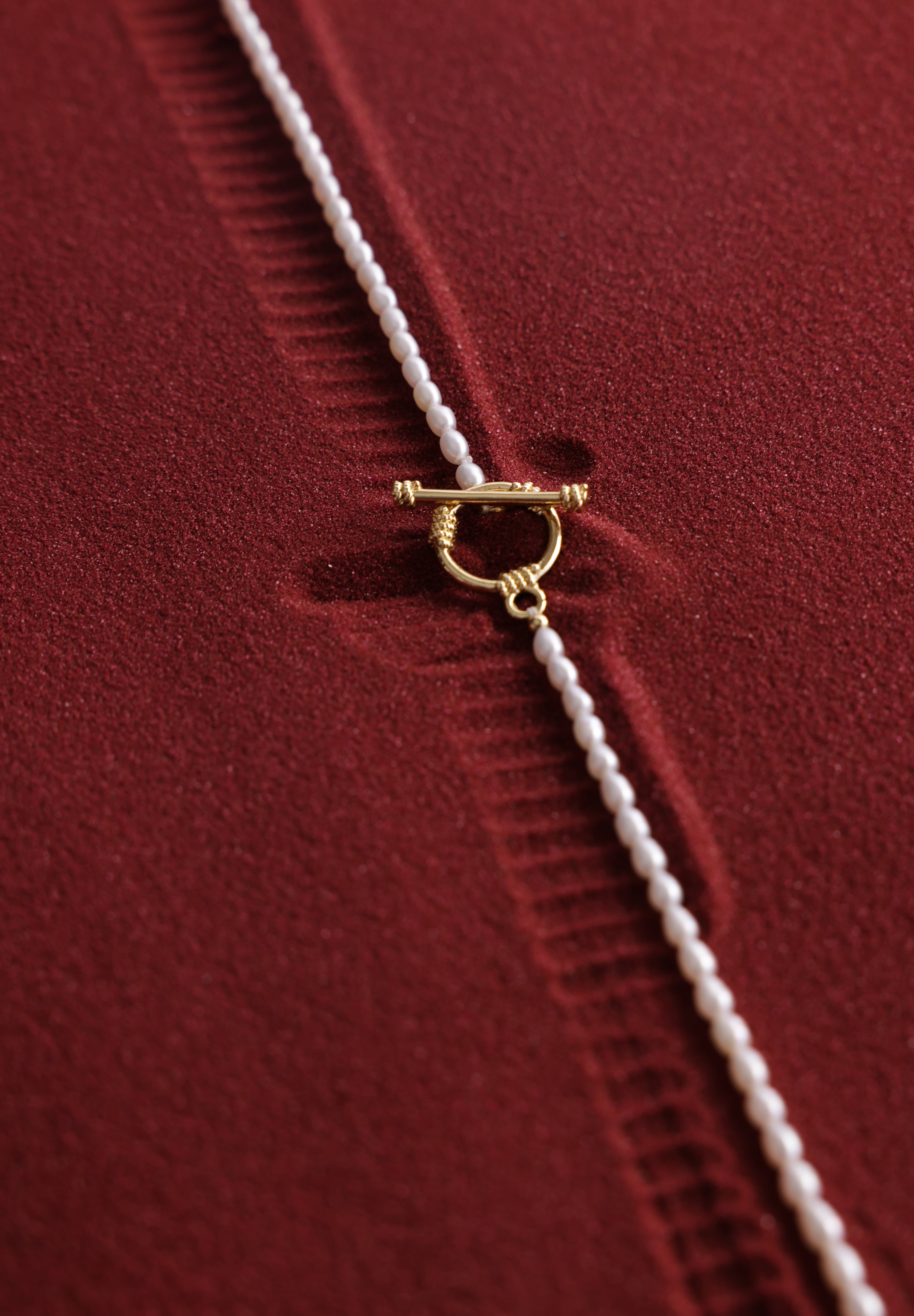 Freshwater Pearl Long Layering Necklace | Effortless Elegance for Every Season | Fall Outfit | Christmas Gift
Whether you're wearing a cozy fall sweater or a simple t-shirt or blouse, this long pearl necklace brings life and a touch of chic style to any outfit. The lustrous pearls catch the light beautifully, adding an effortless sophistication. Sometimes, the simplest pearl pieces create the most timeless and fashionable looks.