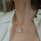 This beautiful necklace features a stunning Baroque freshwater pearl pendant with an exceptional luster. The pendant is removable, allowing you to mix and match it with other necklaces from your collection. The chain is gold-filled, offering lasting color and shine, making this a versatile and timeless addition to your jewelry box.
The Meaning of Baroque Pearls: Baroque pearls, with their unique and irregular shapes, symbolize individuality and natural beauty. Each pearl is one-of-a-kind, representing the u