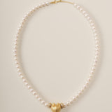 A celestial river of pearls and stardust, the Cœur Brillant Heart Pearl Necklace marries organic serenity with cosmic brilliance. Designed for those who seek elegance with a whisper of rebellion, this piece transforms the delicate balance of strength and softness into a wearable constellation.
Design & Craftsmanship:
Dual-Texture Heart Pendant: The focal 15.6*18.8mm Meiocardia vulgaris heart, crafted in S925 silver and plated in 18k white gold, shifts from rugged, shell-inspired edges to a polished heart si