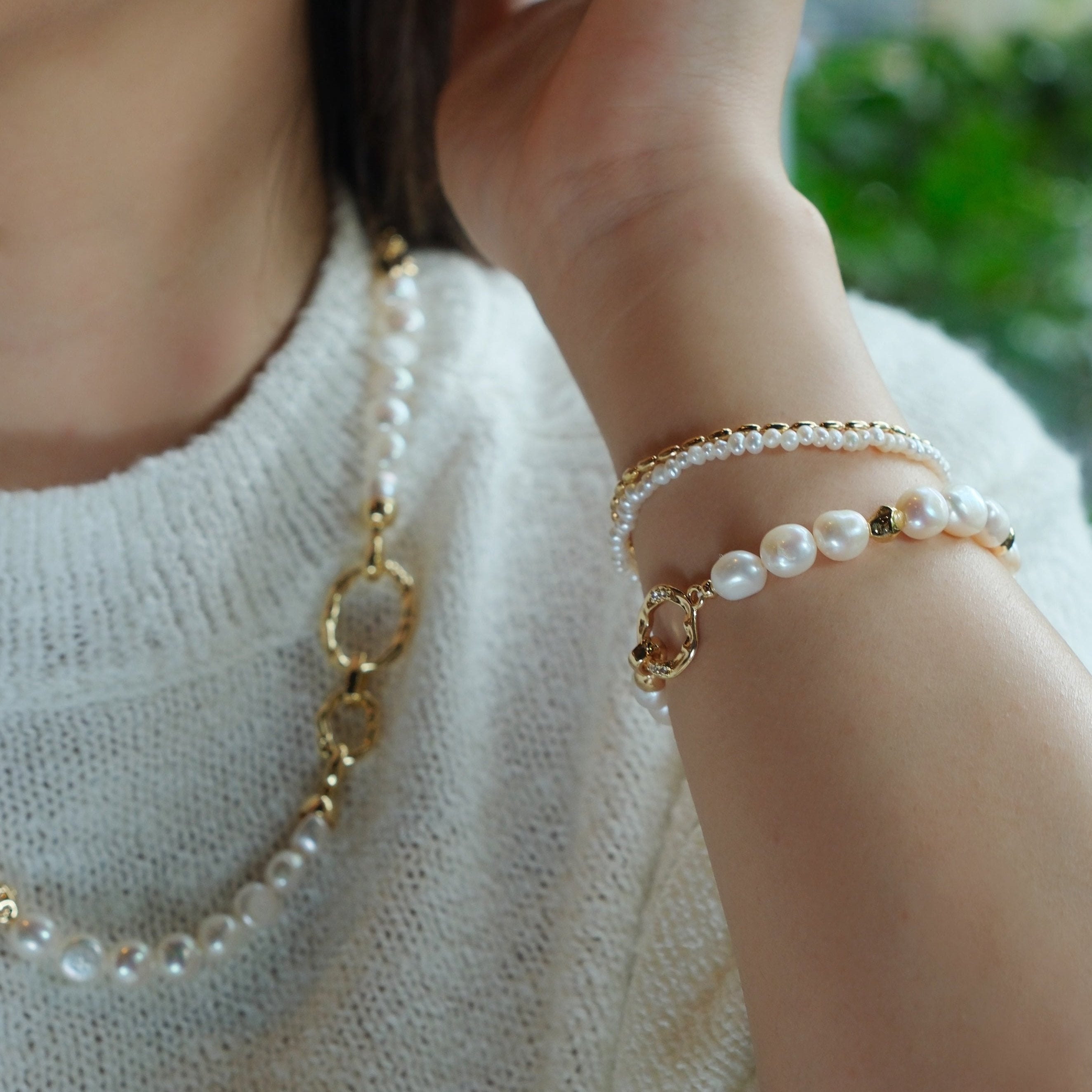 Freshwater Pearl Necklace and Bracelet Set | Versatile and Elegant | 18K Gold Filled | Gift for Her | Fall Outfit 
This set, featuring a smooth and lustrous collection of natural freshwater pearls, offers endless styling possibilities. Wear the necklace and bracelet separately or connect the clasps to create a chic long necklace. This versatile design is not only fun to wear but can be layered with one of our baroque pearl necklaces to create a more luxurious look. Whether worn individually or combined, the