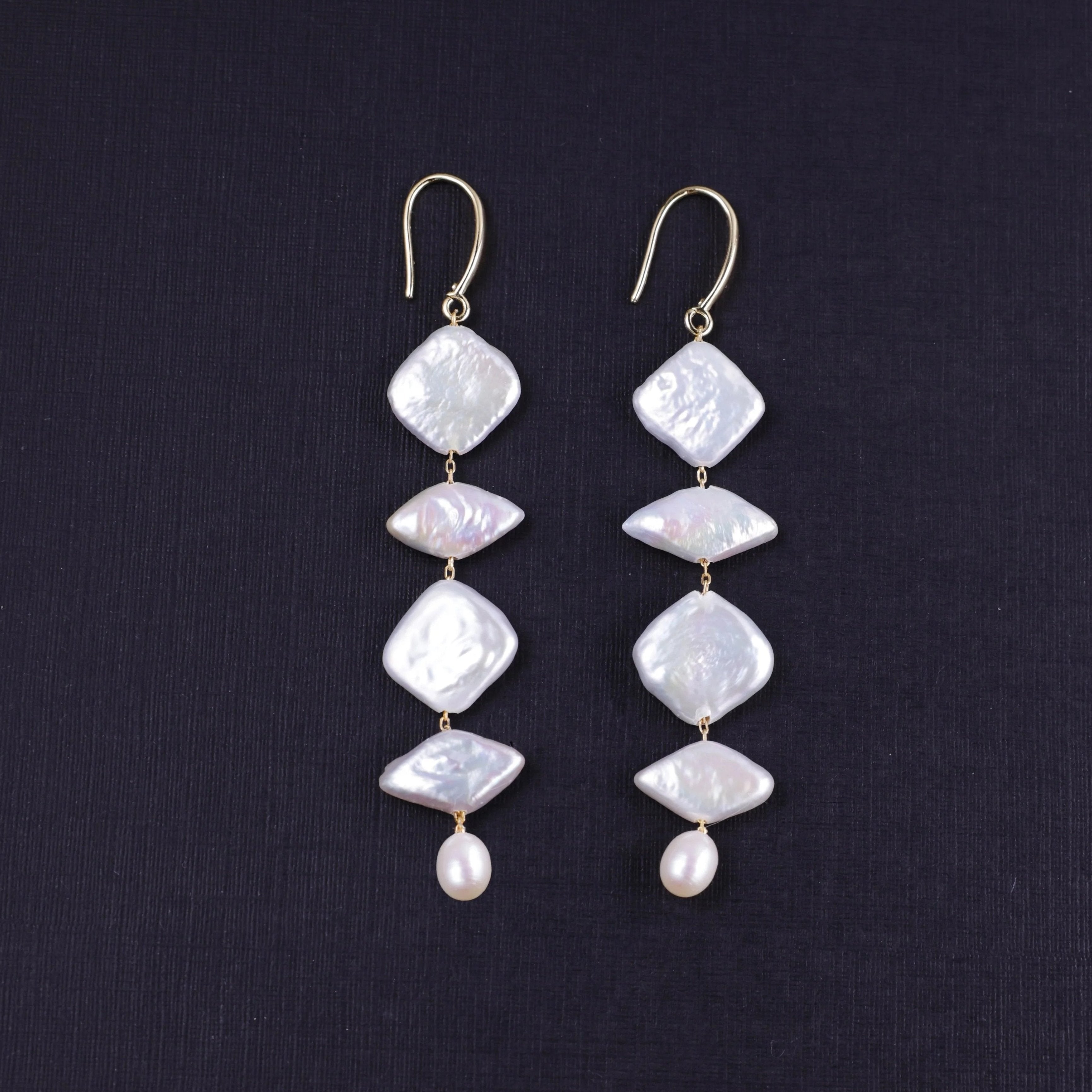 Unique Geometric Freshwater Pearl Dangle Earrings – A Fusion of Shapes and Elegance | Gift for Her | Fall Outfit 
These pearl earrings feature a striking design that harmoniously combines three different pearl shapes: a rhombus-shaped pearl, a square-shaped pearl, and a teardrop-shaped pearl. Despite their distinct forms, these pearls come together to create an elegant and balanced look that is both gentle and strong. Perfect for adding a touch of uniqueness to your everyday outfit