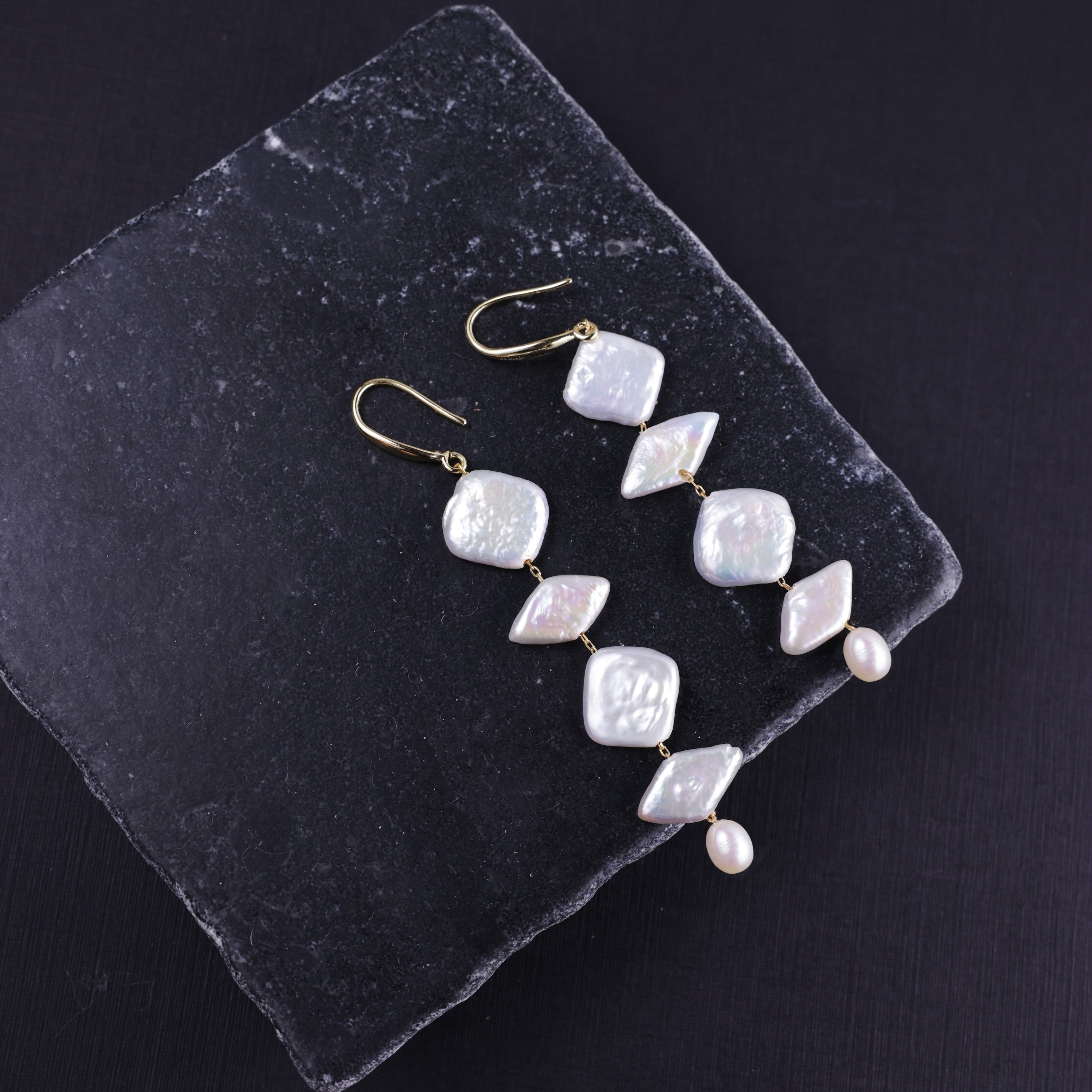 Unique Geometric Freshwater Pearl Dangle Earrings – A Fusion of Shapes and Elegance | Gift for Her | Fall Outfit 
These pearl earrings feature a striking design that harmoniously combines three different pearl shapes: a rhombus-shaped pearl, a square-shaped pearl, and a teardrop-shaped pearl. Despite their distinct forms, these pearls come together to create an elegant and balanced look that is both gentle and strong. Perfect for adding a touch of uniqueness to your everyday outfit